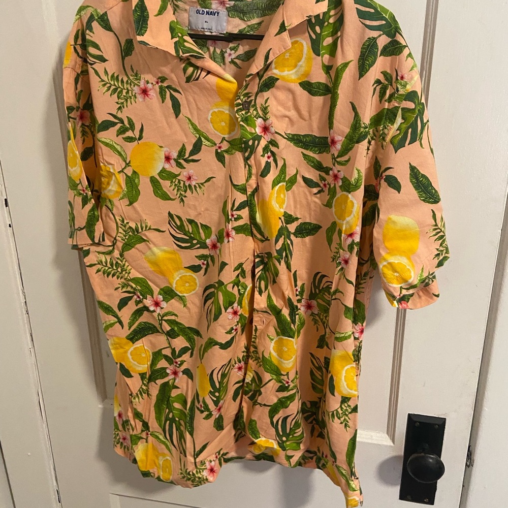 XL old navy Hawaian shirt